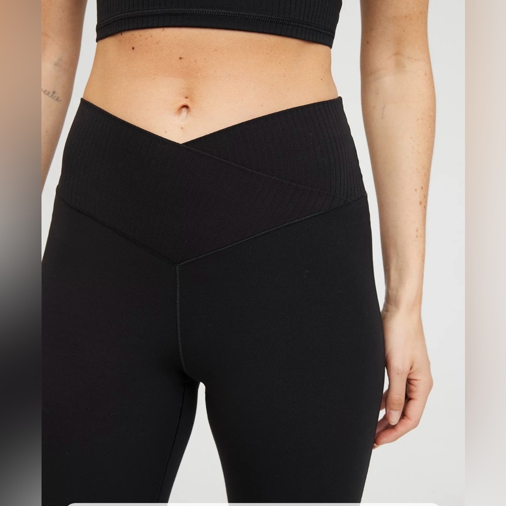 OFFLINE By Aerie Real Me High Waisted Crossover Rib Super Flare Legging, small